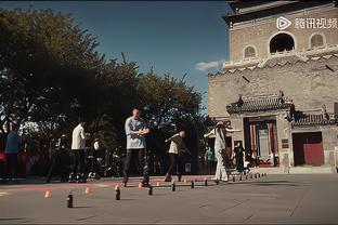 这身体素质杠杠的！中国足球小将14队小球员米兰街头展示空翻